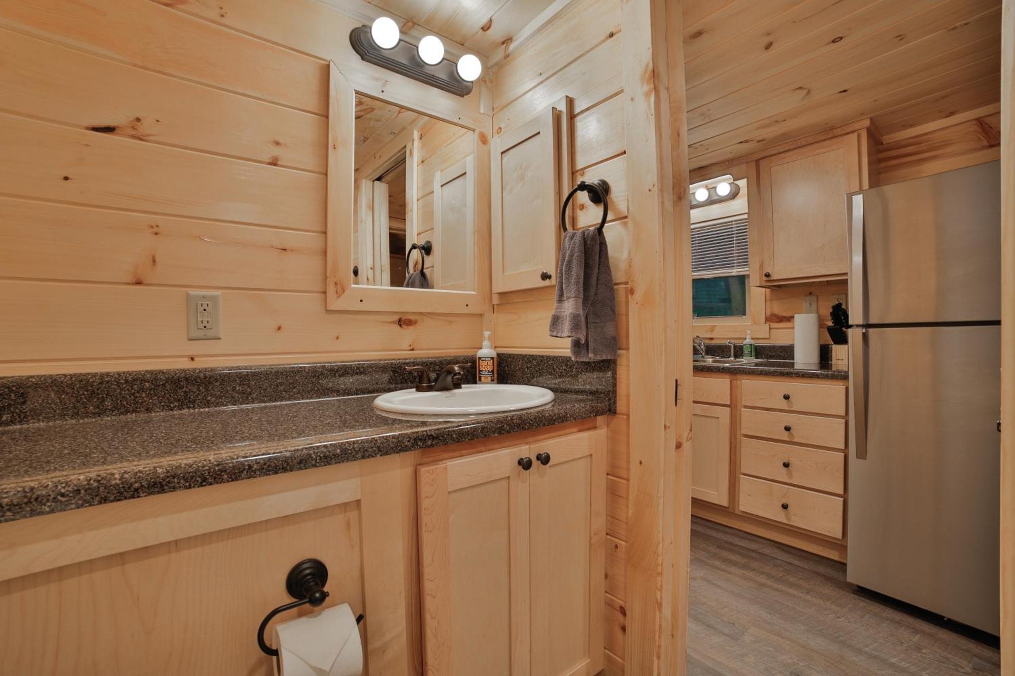River Cabin Hot Tub & Swim Spa Near Downtown Чатануга Екстериор снимка